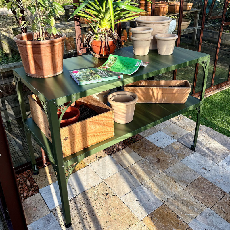 Tisch mit 2 Platten
